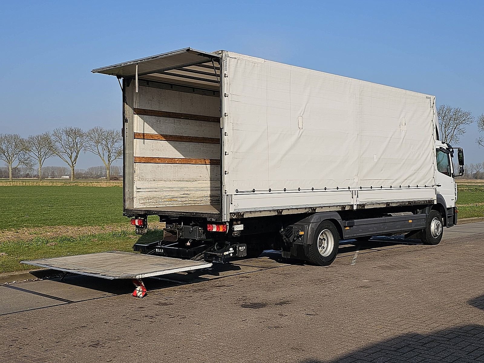 MERCEDES-BENZ ATEGO 1524 airco taillift, Automaat, 238 pk, Euro 6, Wit