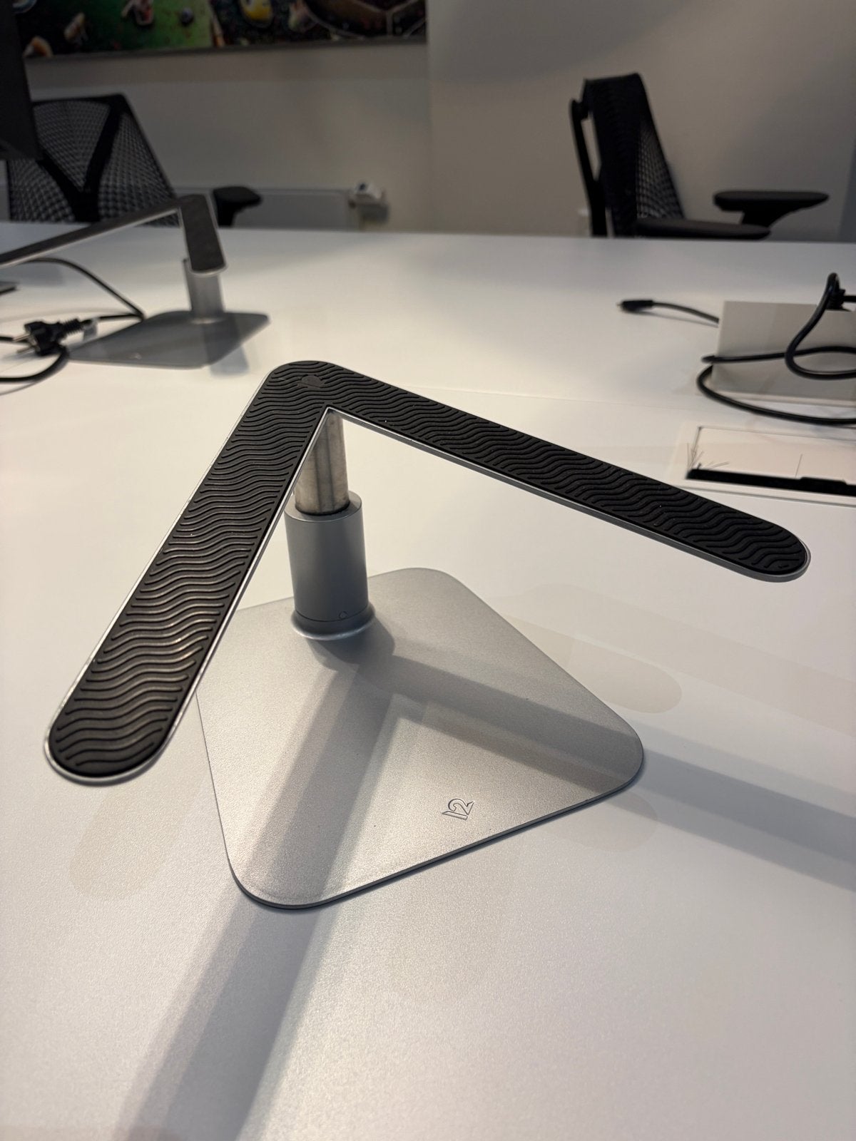 HiRise laptopstandaard (in hoogte verstelbaar), Computers en Software, Ophalen, Gebruikt, In hoogte verstelbaar