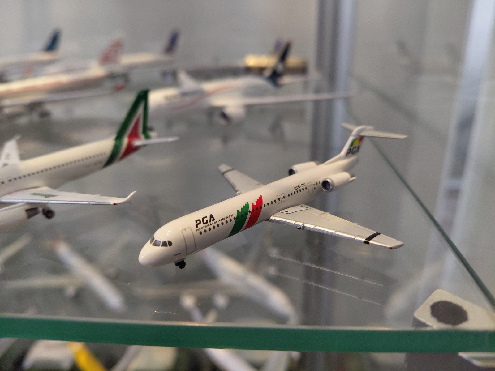 Herpa Fokker 100 Portugalia, Ophalen, Zo goed als nieuw, Schaalmodel