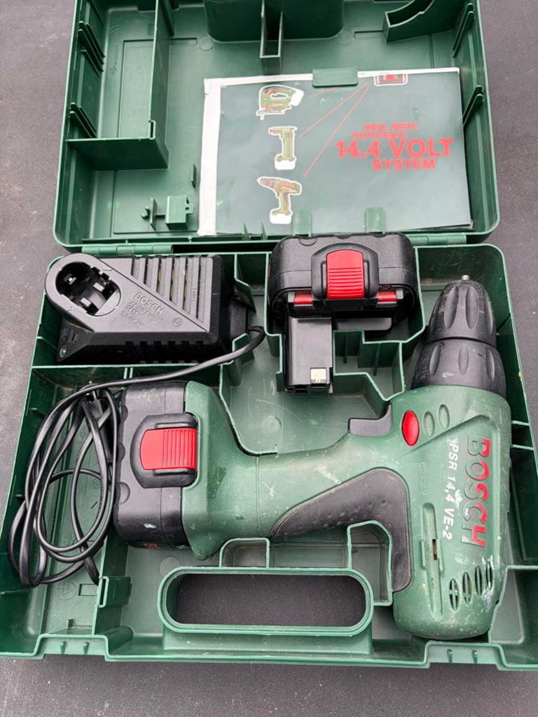Bosch PSR 14.4 VE-2 Accuboormachine met lader en koffer, Gebruikt, Variabele snelheid, Ophalen of Verzenden, Boor- en Schroefmachine