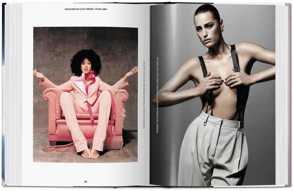 100 Contemporary Fashion Designers / 100 mode ontwerpers !!, Boeken, Ophalen of Verzenden, Zo goed als nieuw, Couturiers