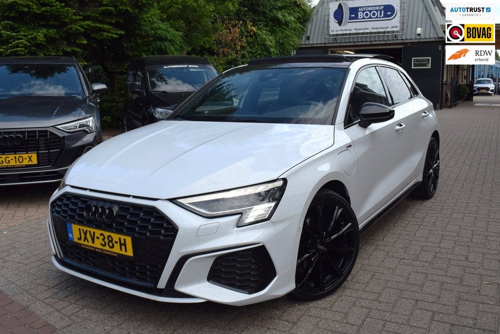 Audi A3 Sportback TFSI e S-LINE/204PK/ CARPLAY/ADAP CRUISE/P, Gebruikt, 4 cilinders, Wit, Plug-in hybride