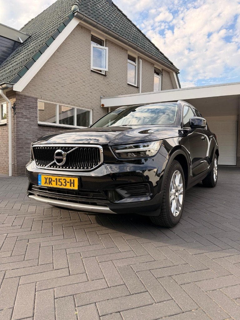 Volvo XC40 T4 190pk Geartronic 2019 Momentum, 1800 kg, Zwart, 1969 cc, Zwart