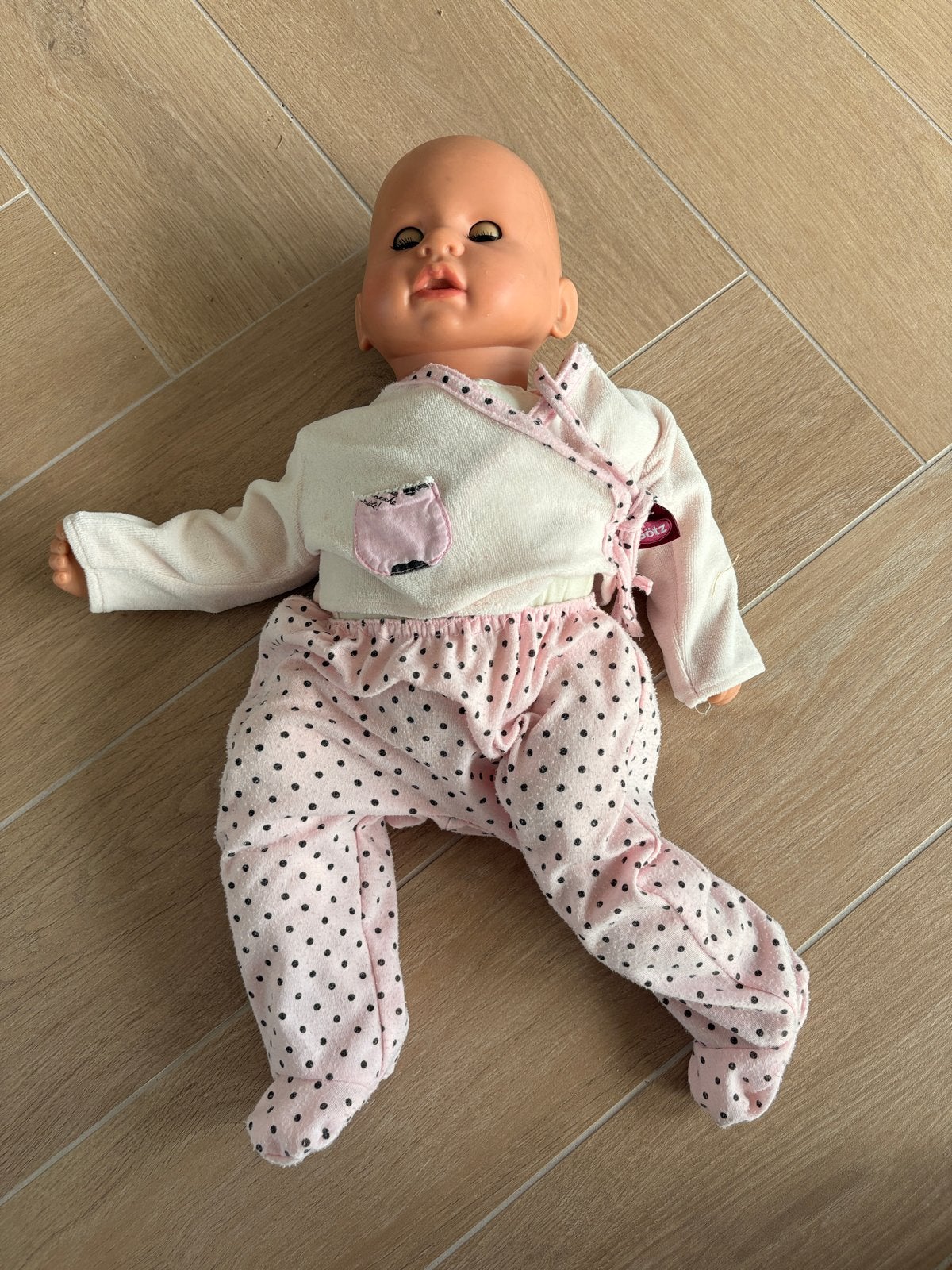 Leuke babypop van Götz met roze pakje, Ophalen of Verzenden, Gebruikt, Babypop