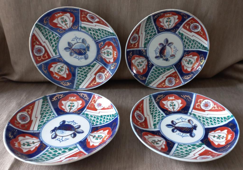 Set van 4 Imari porseleinen schotels, handbeschilderd, Antiek en Kunst, Antiek | Porselein, Ophalen of Verzenden