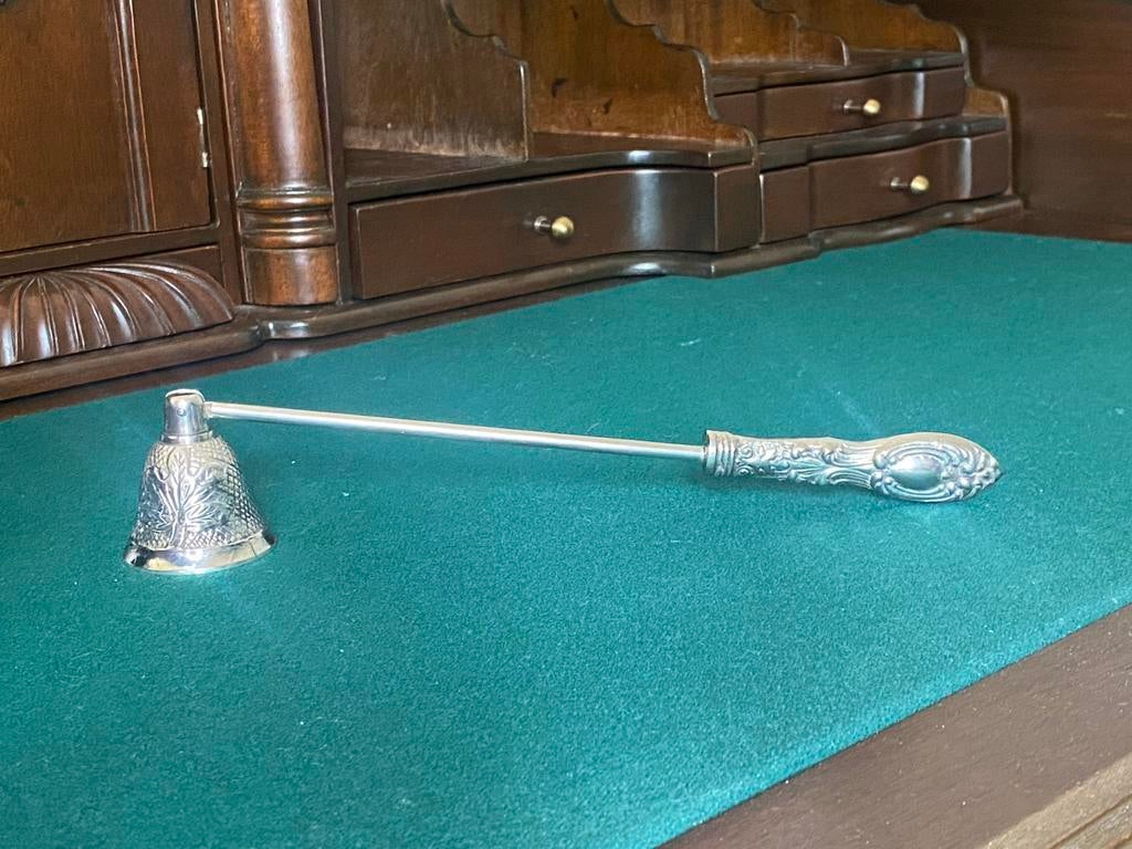 Antieke Kaarsendover met Sierlijke Handgreep in Doos, Ophalen of Verzenden