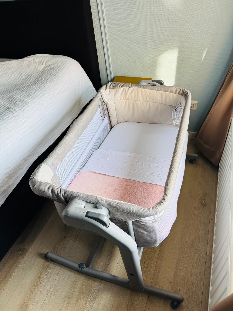 Co-sleeper Chicco next2me Magic Evo Desert Taupe, Ophalen of Verzenden, Zo goed als nieuw, Wieg