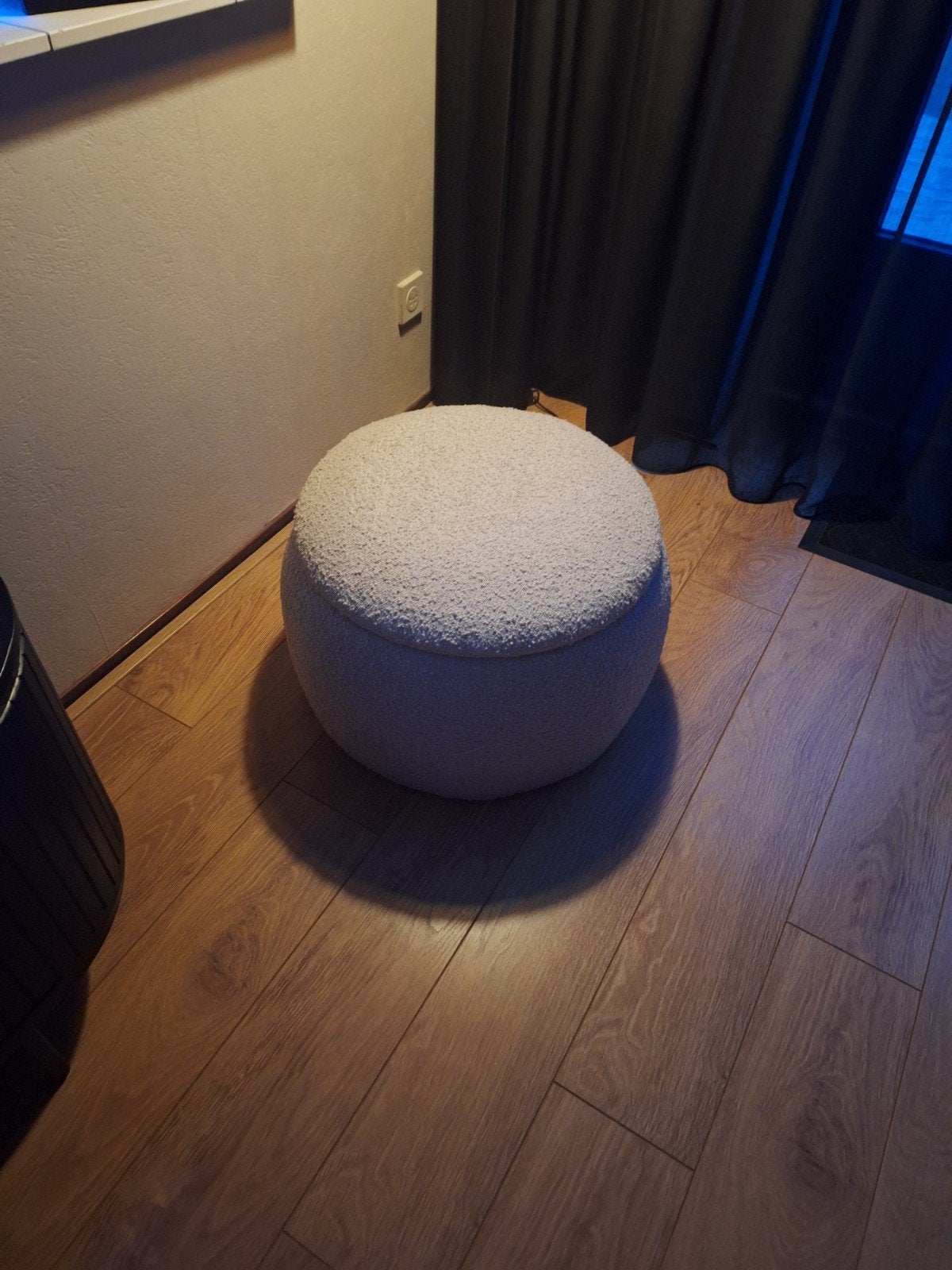 Mooie poef, Huis en Inrichting, Ophalen, Rond, Minder dan 50 cm, Zo goed als nieuw
