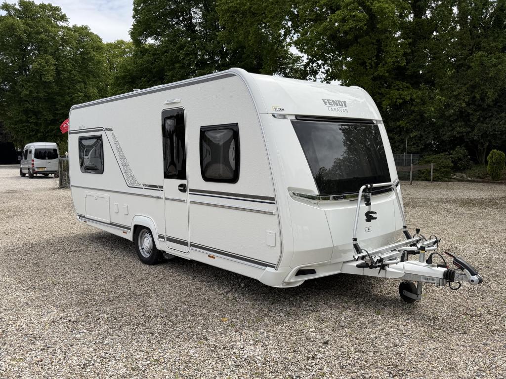 Fendt Apero 495 SG mover fietsendrager nieuwstaat, Caravans en Kamperen, Caravans, Bedrijf, Treinzit, Overige typen, Tot en met 4