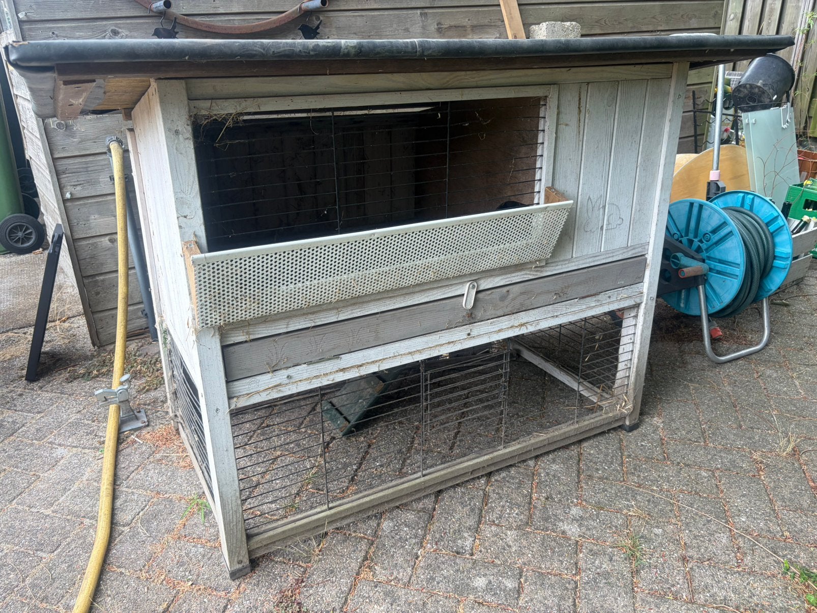 Gratis konijnenhok 2 verdiepingen met kunststof opvangbak, Dieren en Toebehoren, Ophalen, 90 cm of meer, Konijn, Hok