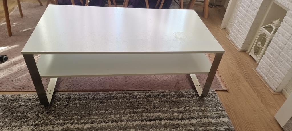 Witte salontafel met metalen onderstel, Gebruikt, 50 tot 100 cm, Modern, functioneel, 50 tot 100 cm