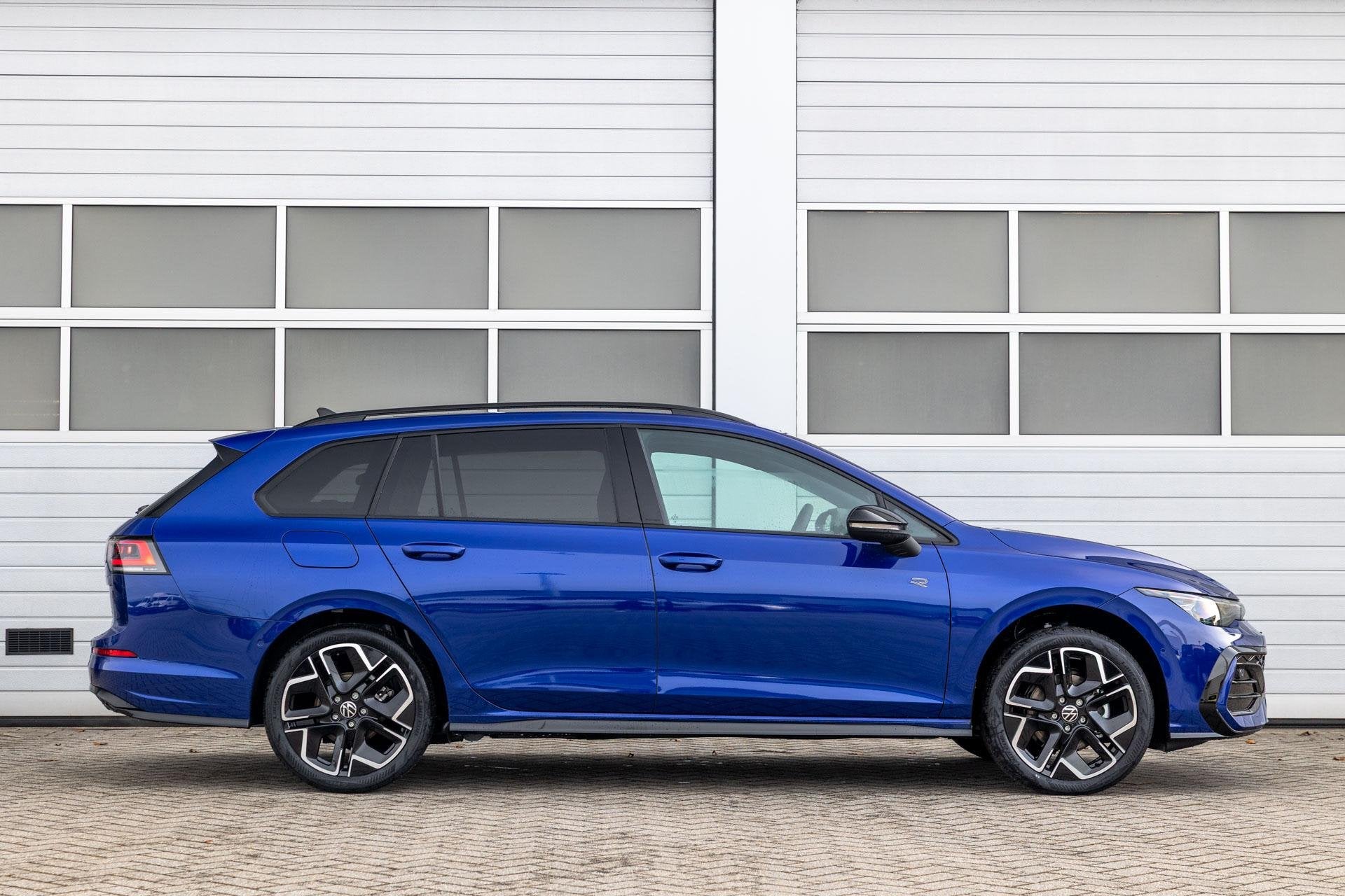 Volkswagen Golf Variant 1.5 eTSI 116pk DSG R-Line Edition |, Auto's, 12 maanden, Stof, 1498 cc, 4 cilinders