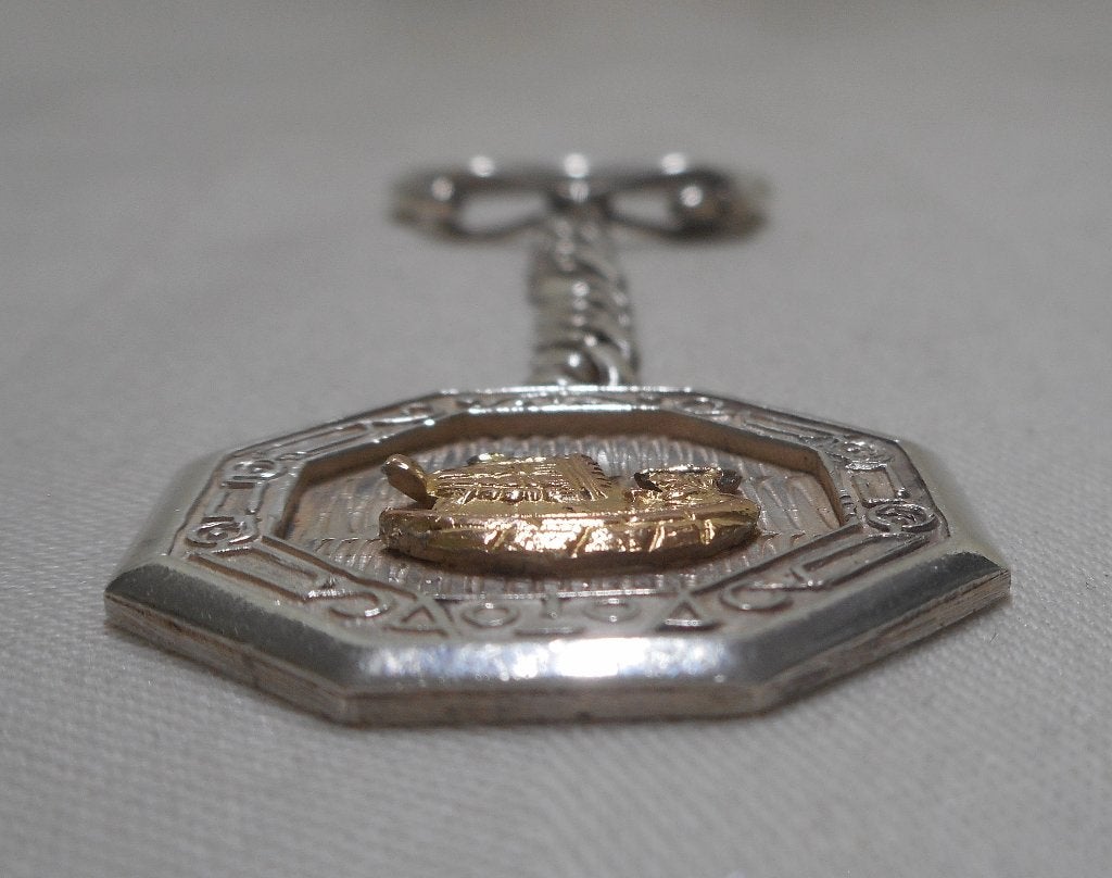 Zilveren sleutelhanger met 18 kt goud nr.1055, Verzenden, Zilver, Overige typen