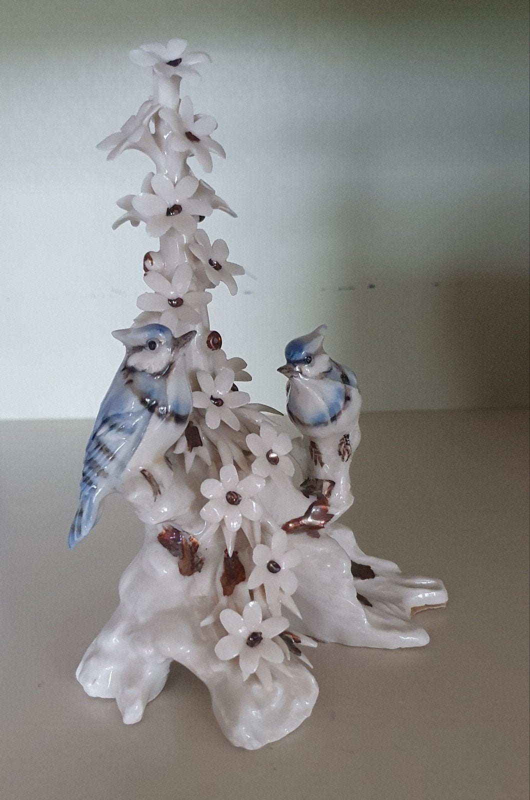 Prachtig porseleinen beeldje van twee vogels op tak, 16 cm, Verzamelen, Beelden en Beeldjes, Ophalen of Verzenden, Zo goed als nieuw