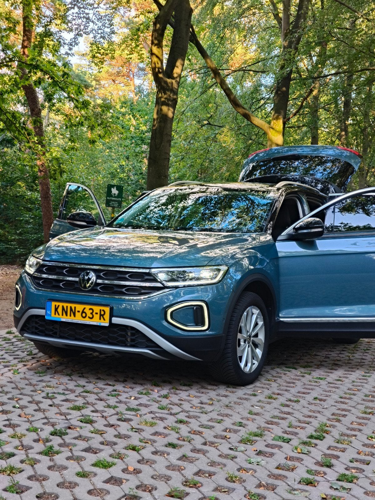 Volkswagen T-Roc 1.5 TSI 150pk 7-DSG 2023 Blauw, 1498 cc, Zwart, 4 cilinders, Blauw