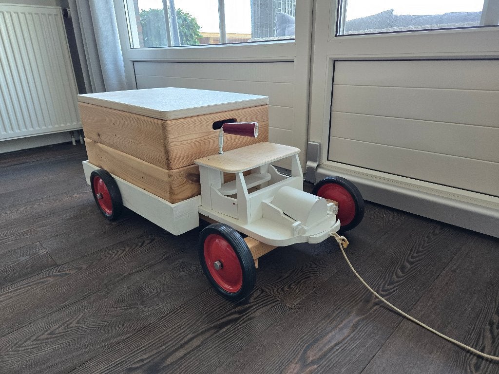 Houten auto, 2 in 1 (speelgoed en opbergruimte), Ophalen, Zo goed als nieuw