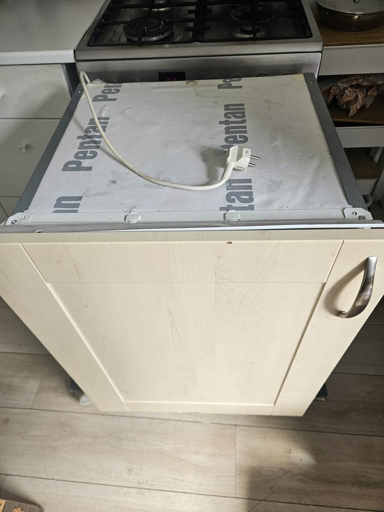 Inbouw vriezer (diepvrieskast), Witgoed en Apparatuur, Ophalen of Verzenden, Zo goed als nieuw, Inbouw, Minder dan 85 cm