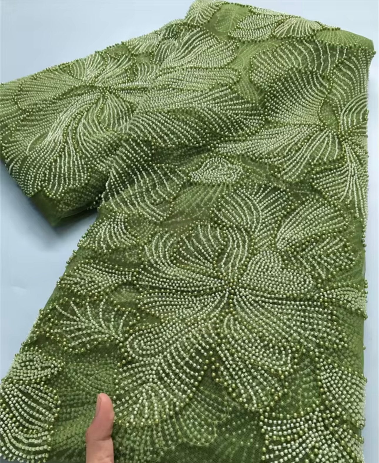 Olijfgroen kralen pailleten 4,5 meter stof, Hobby en Vrije tijd, Stoffen en Lappen, Ophalen of Verzenden, Kant, Groen, Nieuw