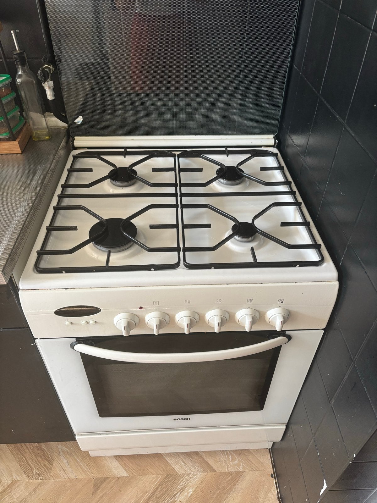 Bosch Vrijstaand Gasfornuis met Oven - Wit, Witgoed en Apparatuur, Ophalen, Gebruikt, Hete lucht, 4 kookzones