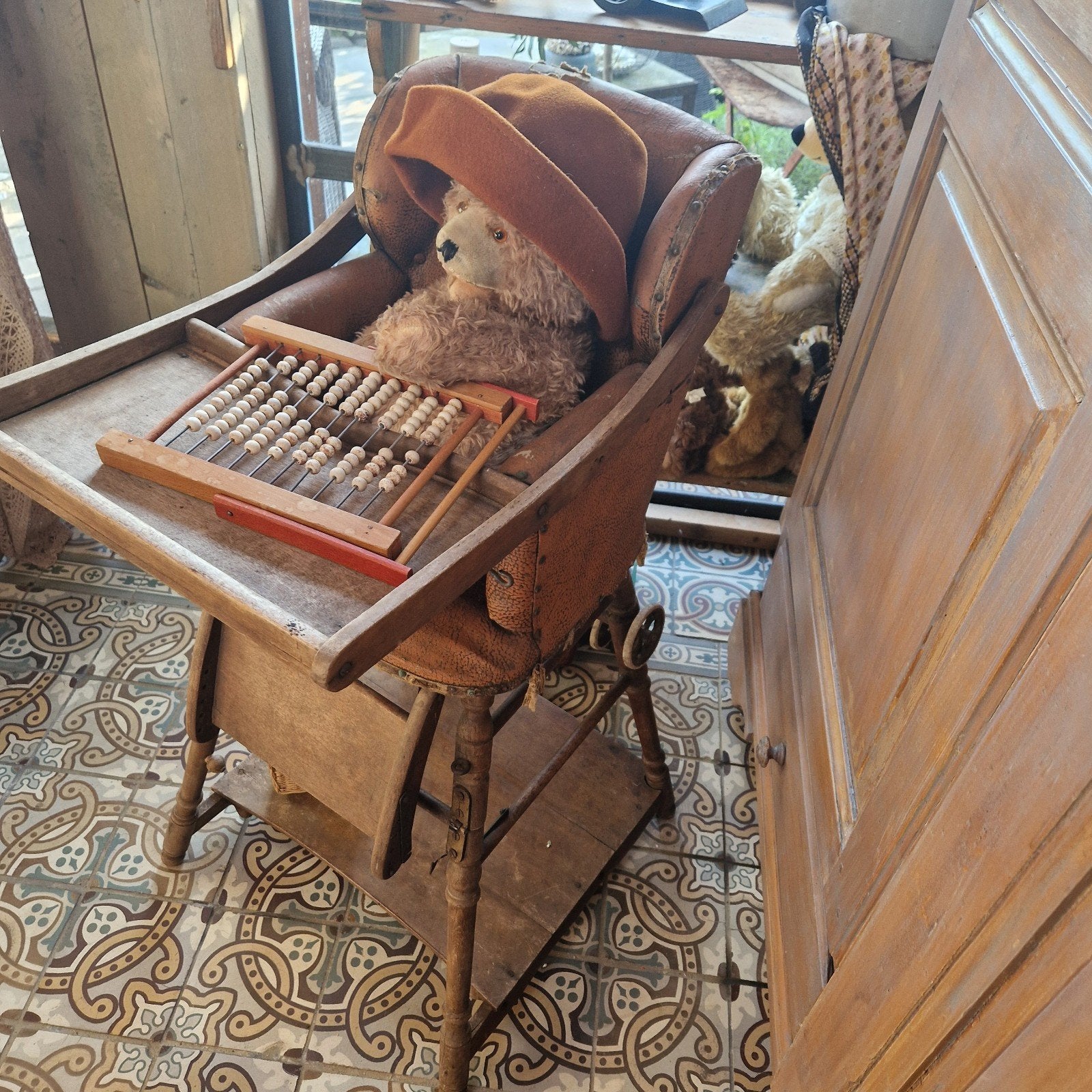 Antiek oud brocante kinderstoeltje teddybeer pop, Antiek en Kunst, Antiek | Speelgoed, Ophalen