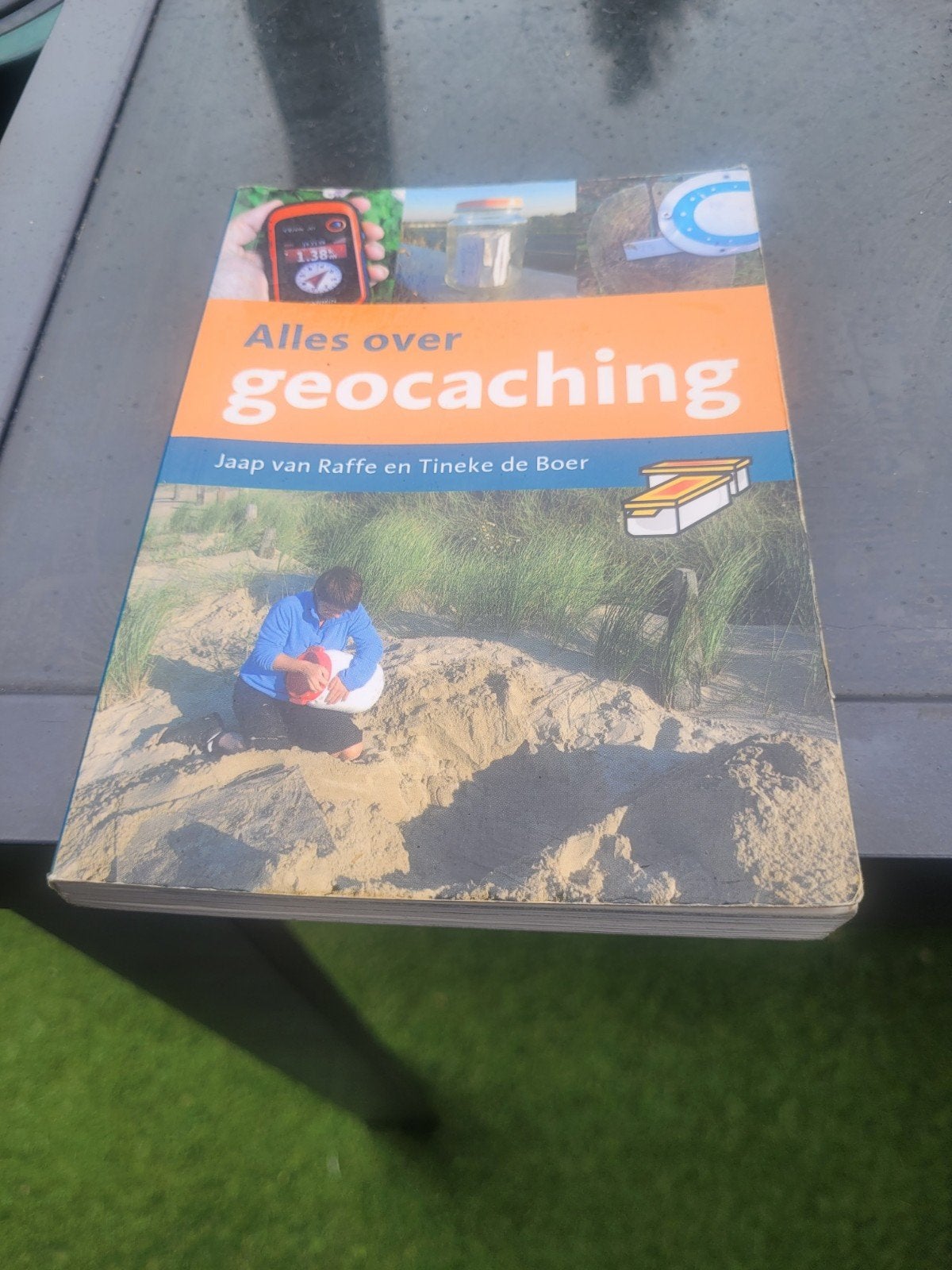 Alles over geocaching - Jaap van Raffe en Tineke de Boer, Ophalen of Verzenden, Zo goed als nieuw, Overige onderwerpen, Jaap van Raffe en Tineke de Boer