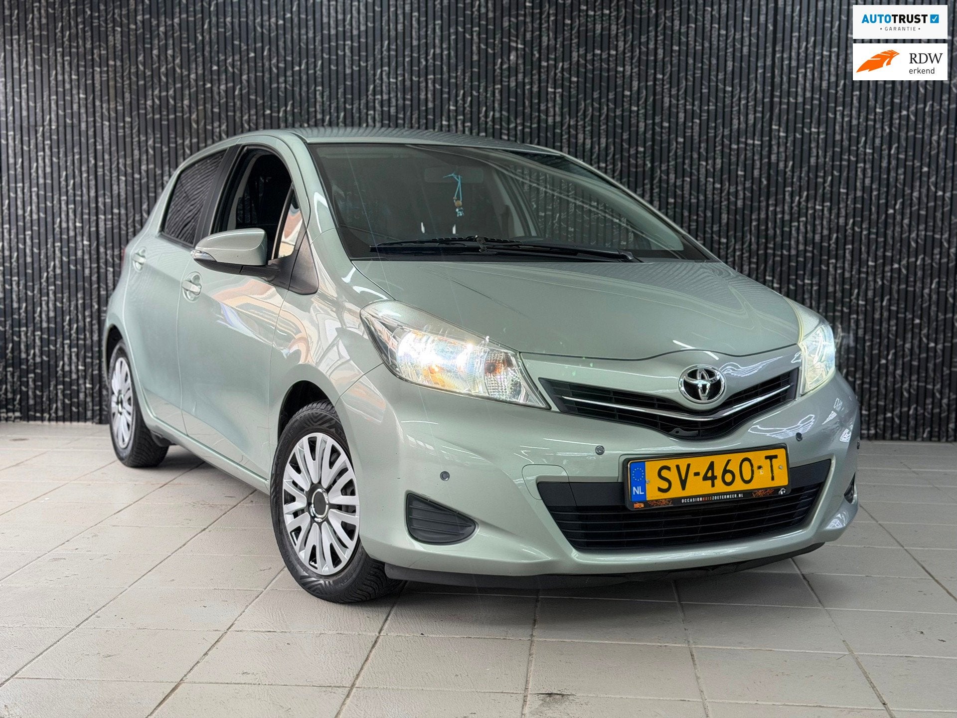 Toyota Yaris 1.3 VVT-i Dynamic Automaat | Airco | camera, Auto's, 4 cilinders, Leder en Stof, Bedrijf, 550 kg