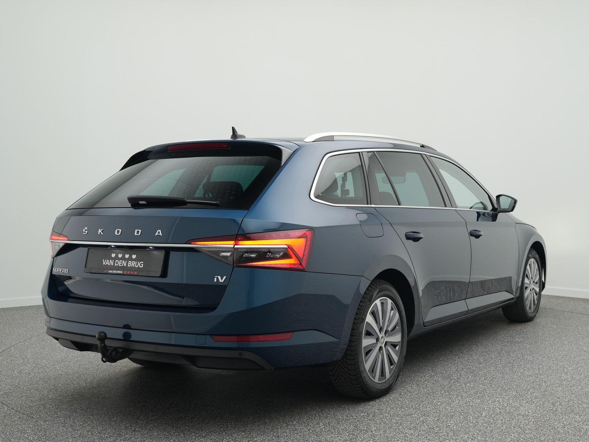 Skoda Superb Combi 1.4 TSI iV Business Edition | Trekhaak |, Stof, Gebruikt, 4 cilinders, Blauw