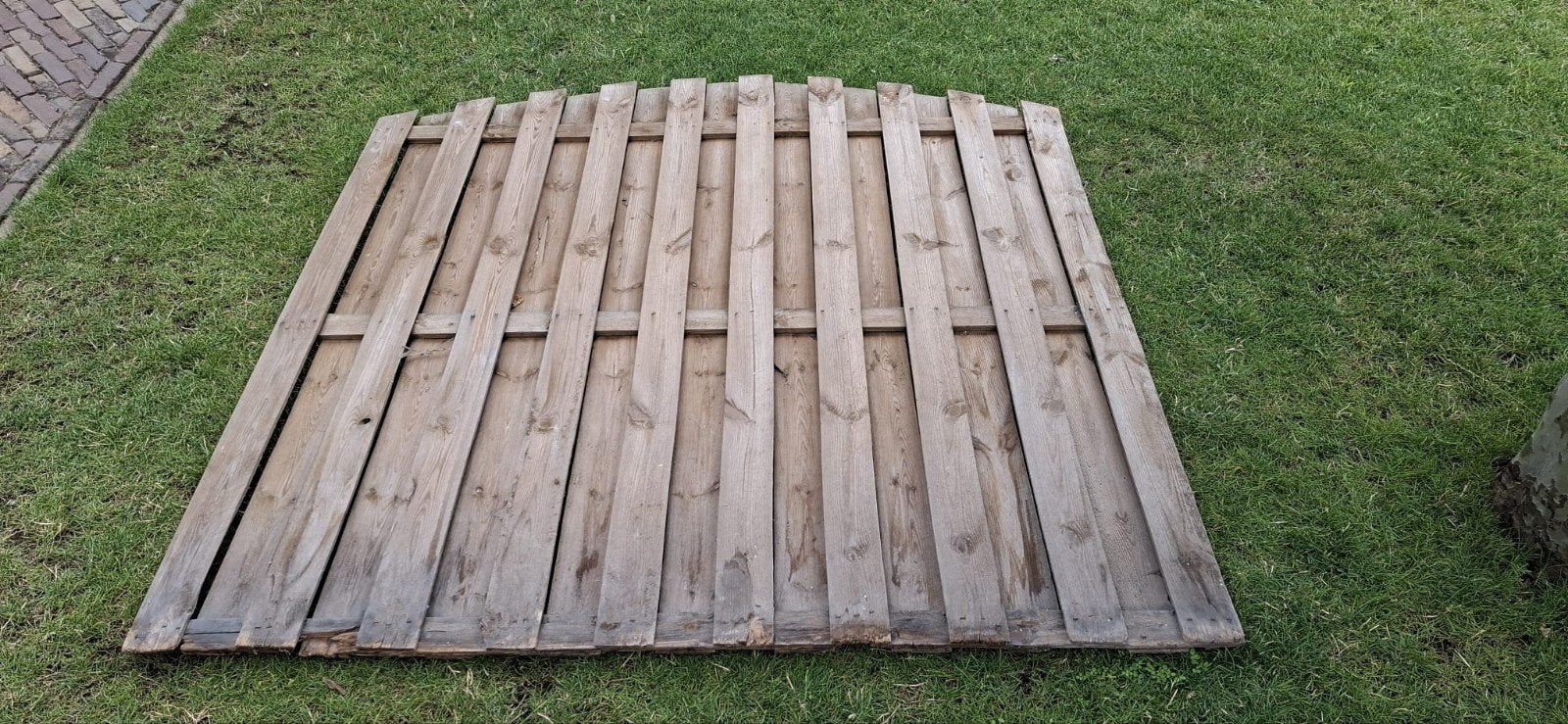 Gebruikt houten tuinscherm, gebogen bovenzijde, Minder dan 3 meter, Ophalen of Verzenden, Hout, 1 tot 2 meter