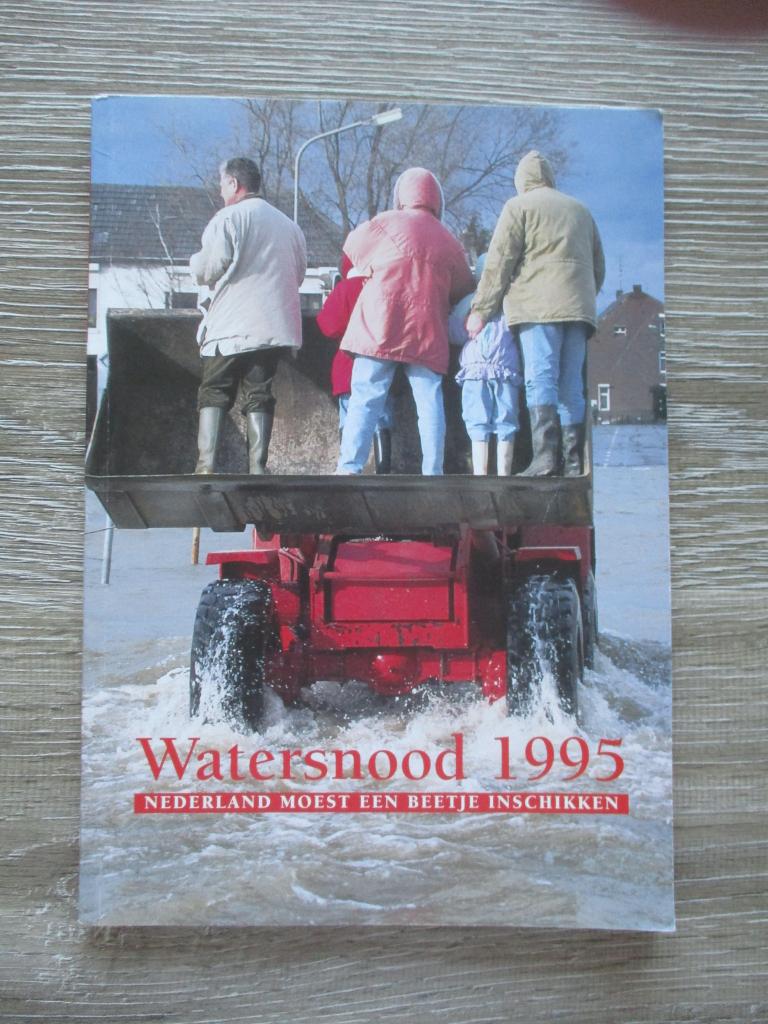 Watersnood 1995 Nederland moest een beetje inschikken, Ophalen of Verzenden, Gelezen