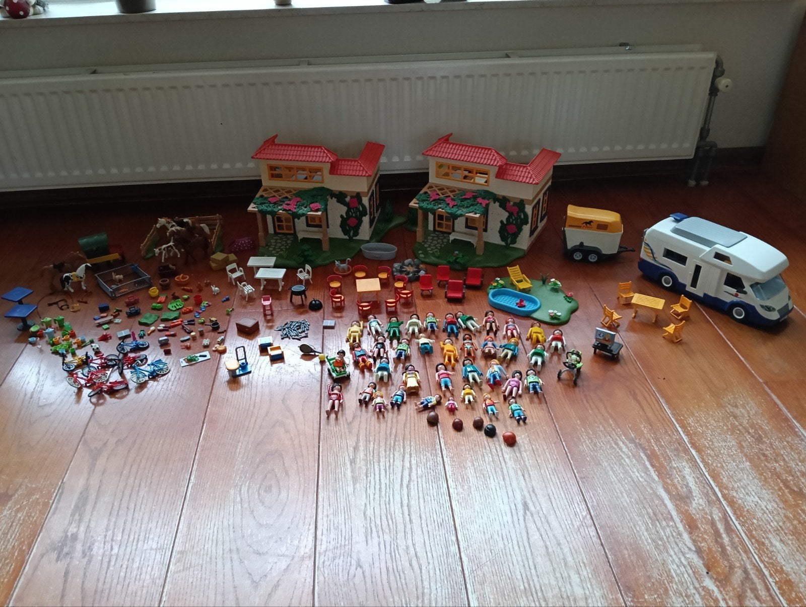 Playmobil vakantiehuis 2x + camper + veel accessoires, Kinderen en Baby's, Speelgoed | Playmobil, Ophalen of Verzenden, Zo goed als nieuw