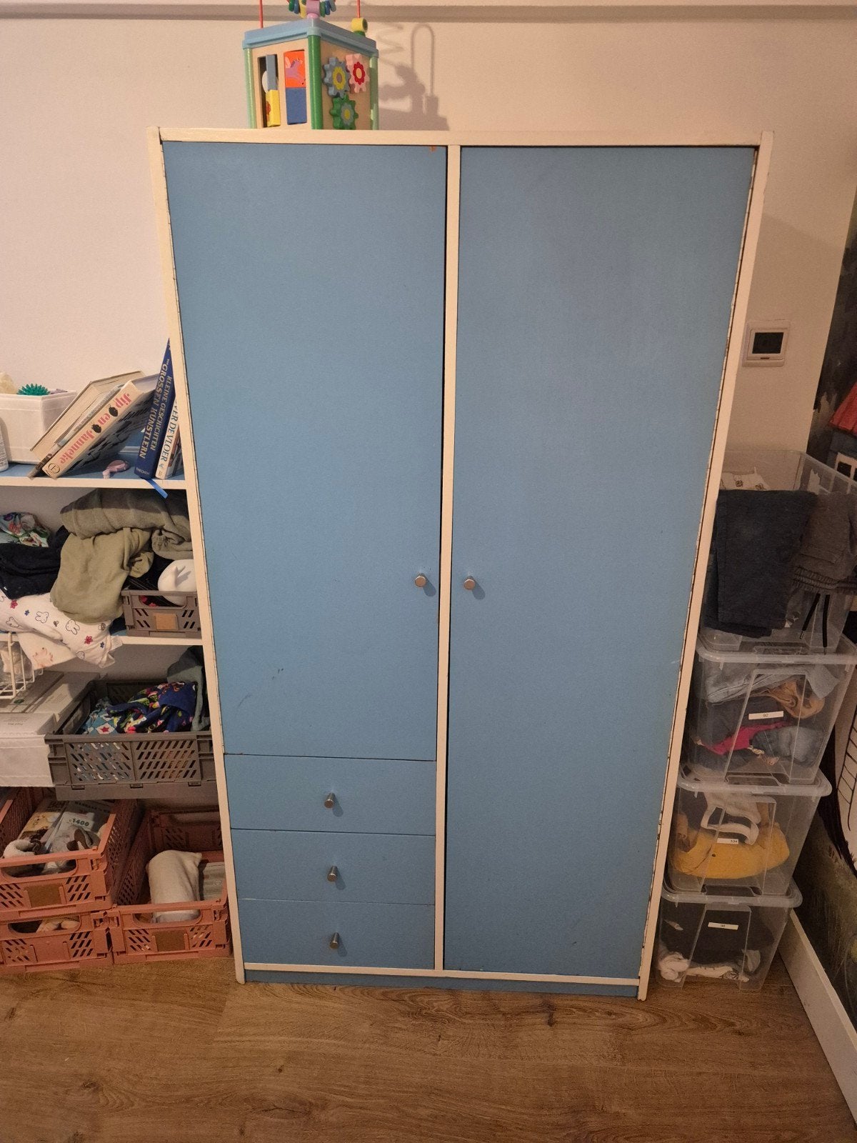 Blauwe kinderkast, commode en open kastje, Ophalen, Gebruikt, 50 tot 70 cm, 105 cm of meer