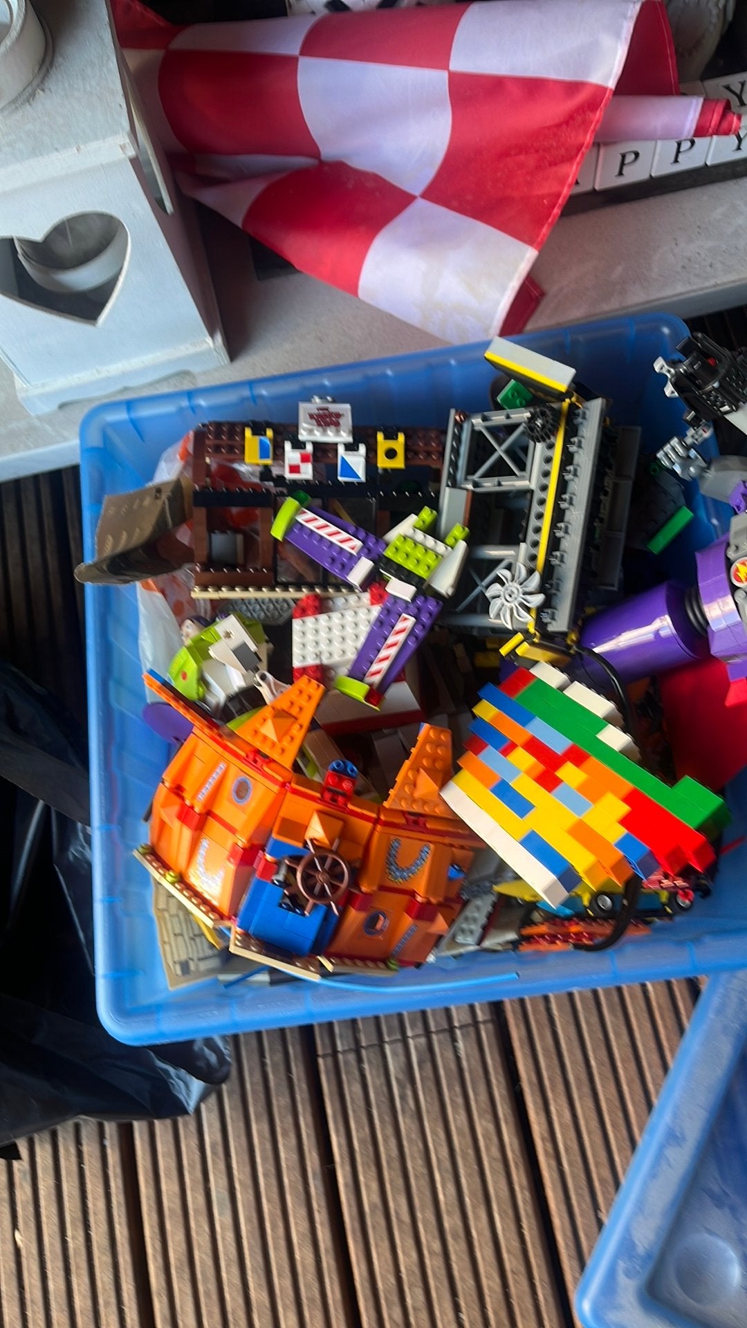 Allemaal lego  spullen, Ophalen