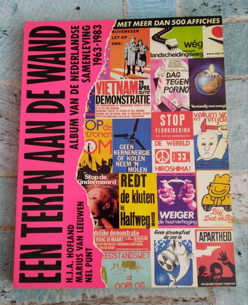 Een teken aan de wand - Album Nederlandse Samenleving, Boeken, Ophalen of Verzenden