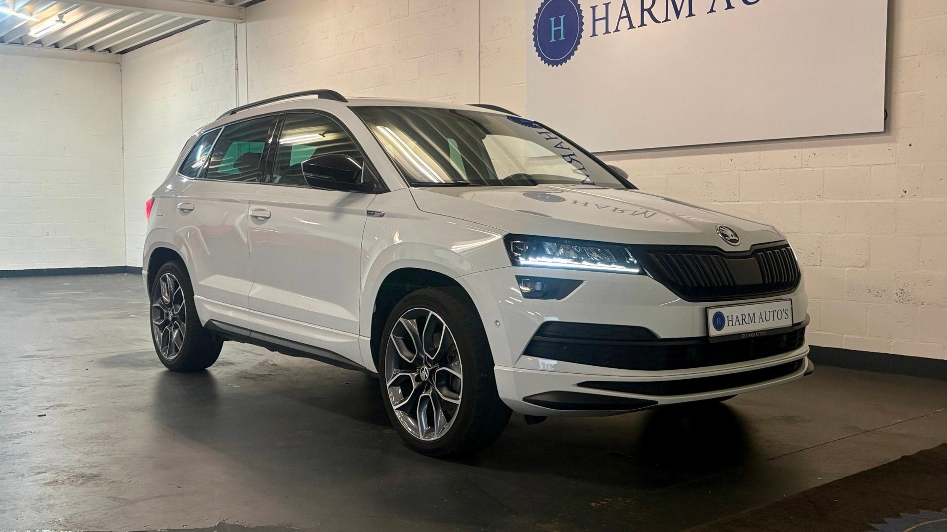Skoda Karoq 2.0 TSI 4x4 Sportline 190pk DSG Pano/ Navi / CAM, Dealer onderhouden, Gebruikt, Zwart, 1984 cc
