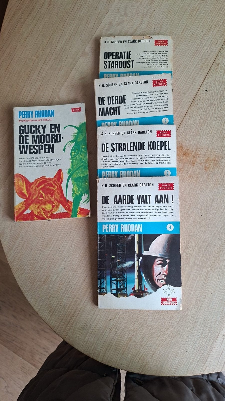 5x Perry Rhodan Born Pockets - Sciencefiction Boeken, Ophalen of Verzenden, Gelezen