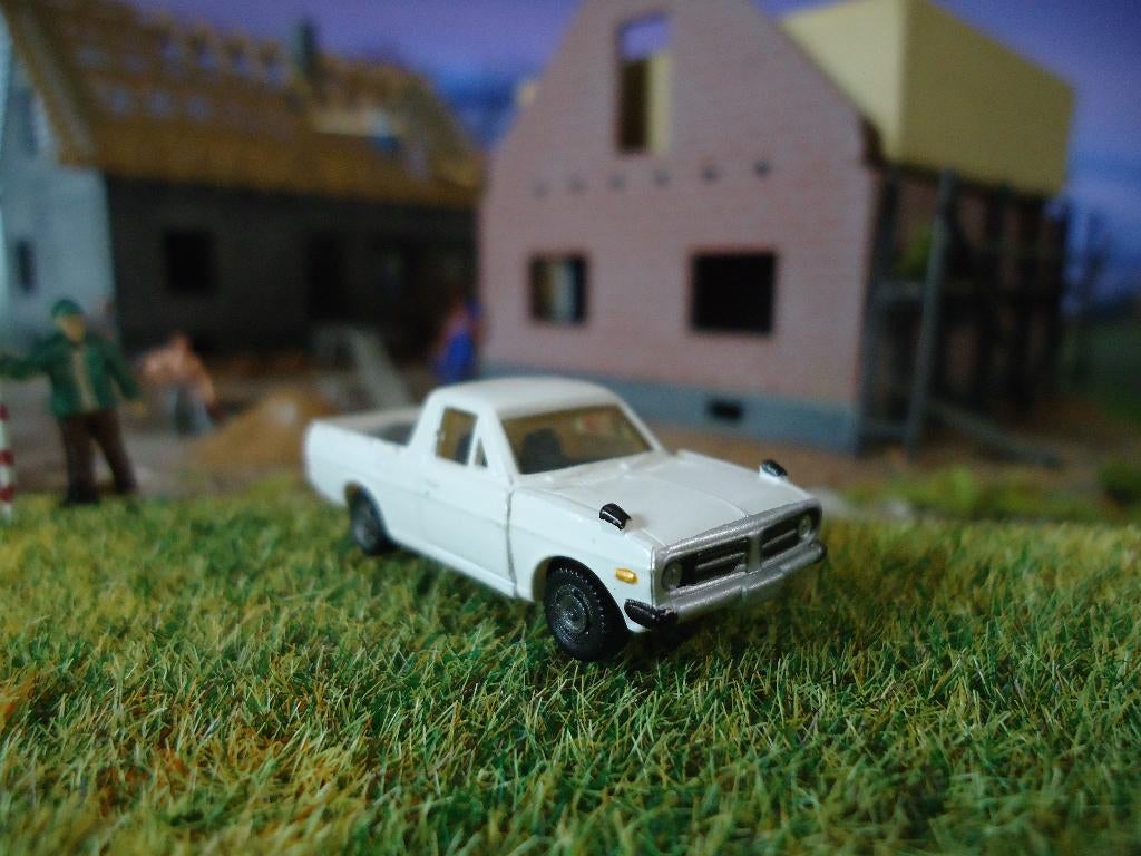 1971-1978 Datsun Sunny B120 Pick-Up ( schaal 1:87 ) wit, Ophalen of Verzenden, Zo goed als nieuw, Auto, Overige merken