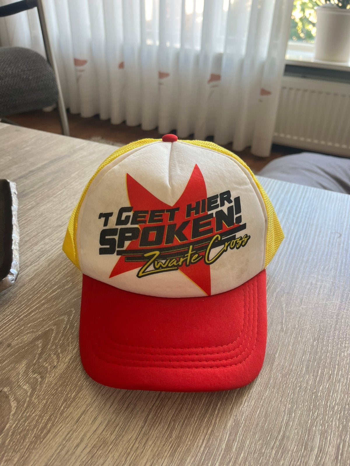 Zwarte cross pet, Ophalen of Verzenden, Zo goed als nieuw