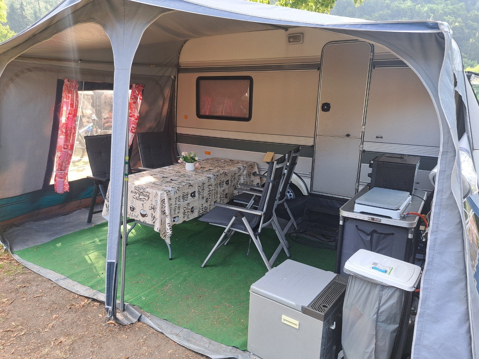 Hobby 370 Classic, zeer nette staat! met WC en voortent, Caravans en Kamperen, Hobby, Omvormbare zithoek, Bedrijf, Treinzit