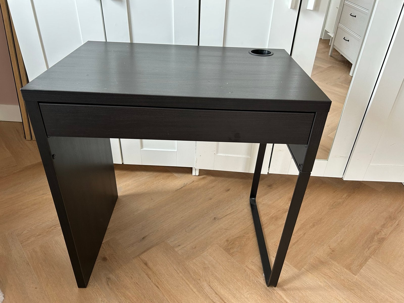 IKEA Micke bureau zwart bruin met lade, Huis en Inrichting, Bureaus, Ophalen, Zwart, Gebruikt, Met lades