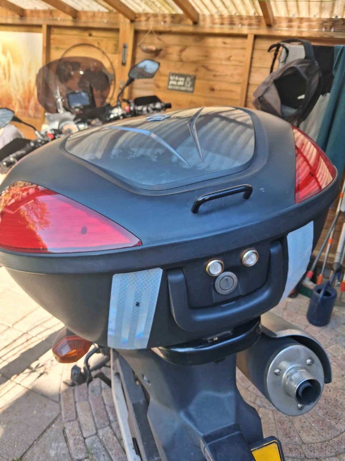 Suzuki Vstrom Topkoffer met rugleuning en 12V aansluiting, Motoren, Onderdelen | Suzuki, Ophalen of Verzenden, Gebruikt