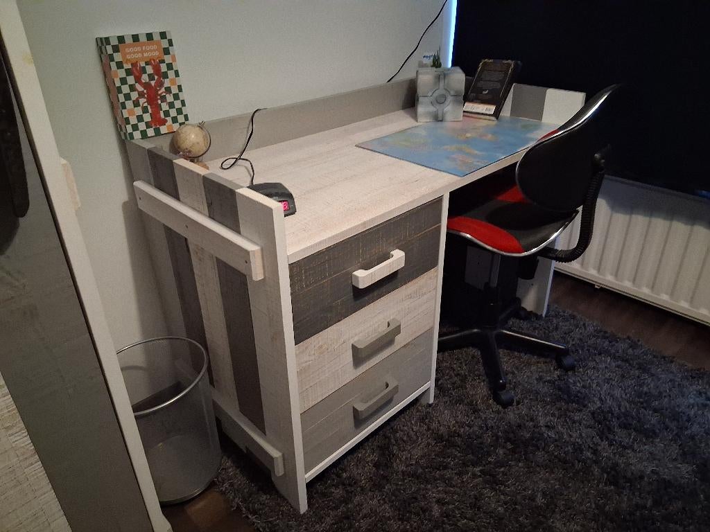 Mooi bureau, Ophalen, Zo goed als nieuw, 60 cm, 120 cm