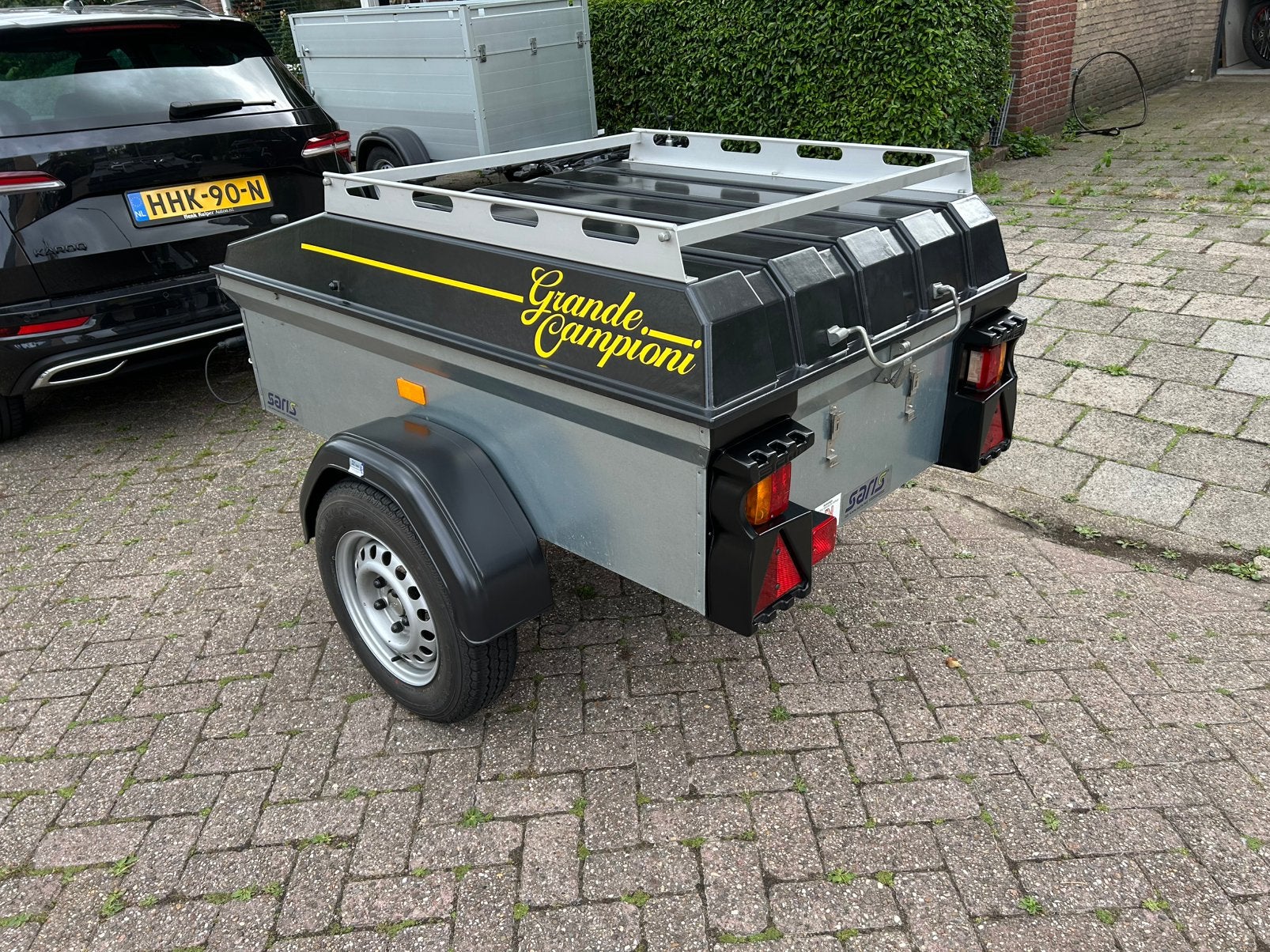 Zeer nette Saris Grande Campioni vakantieklaar!, Auto diversen, Ophalen, Zo goed als nieuw