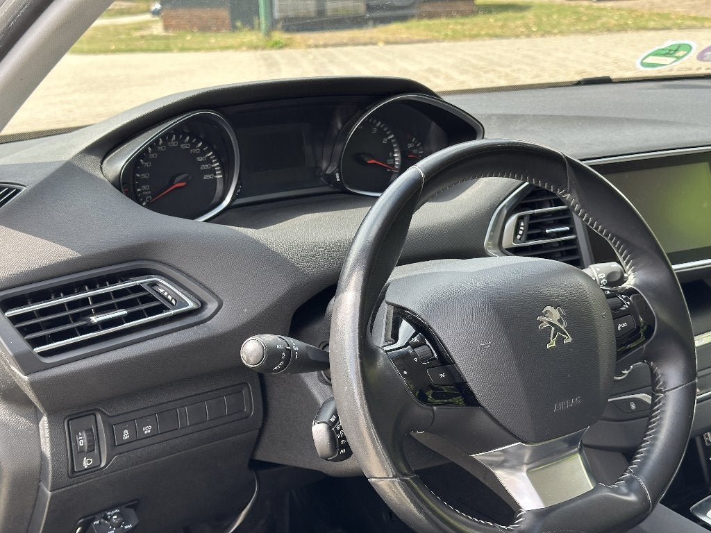 Foto 10 van Peugeot 308 1.2 Allure | Riem Vervangen! | CarPlay | PDC|ECC