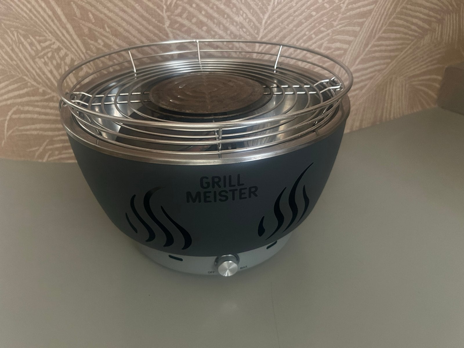 Grillmeister Houtskoolbarbecue met actieve ventilatie, Tuin en Terras, Houtskoolbarbecues, Zo goed als nieuw, Met accessoires