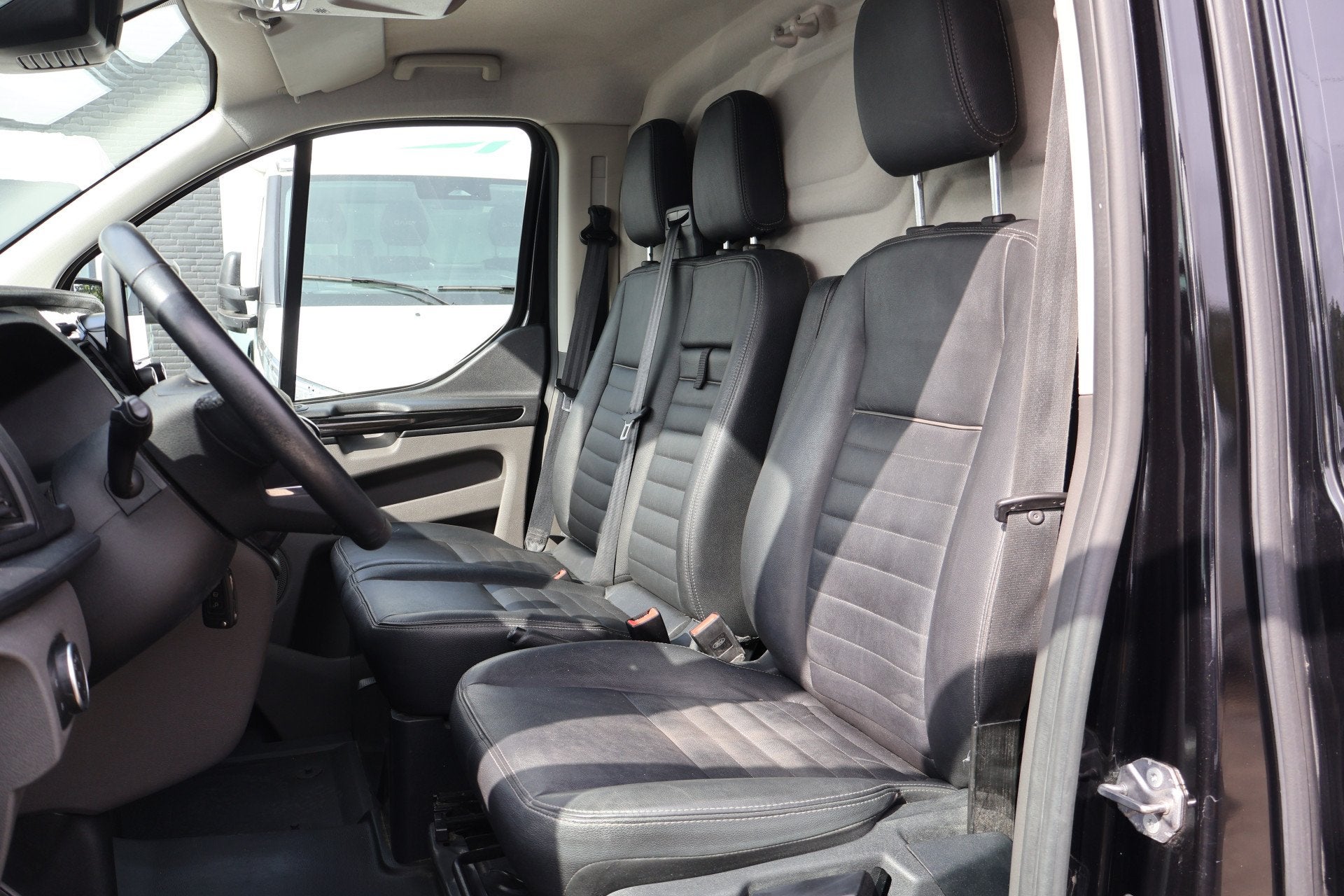 Ford Transit Custom 2.0 TDci 170pk L1 H1 Trail Leer Trekhaak, Voorwielaandrijving, Euro 6, 4 cilinders, Leder