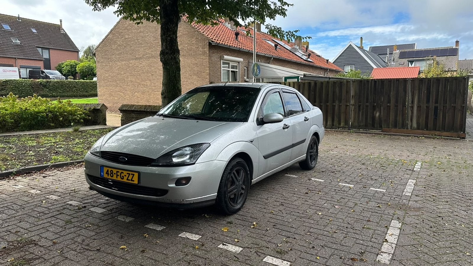 Ford Focus 1.6 I SDN 2000 Ghia, 1596 cc, 100 pk, 49 €/maand, 1200 kg