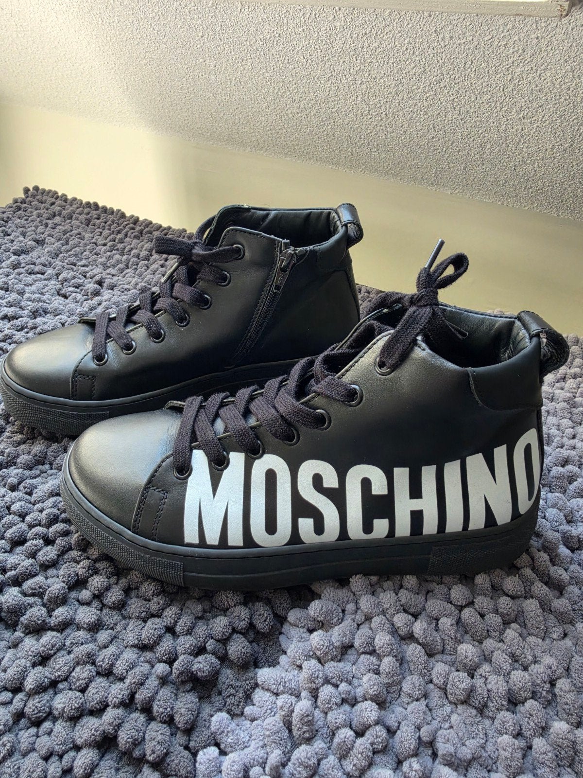 Moschino sneakers maat 37 z.g.a.n., Kleding | Dames, Zwart, Moschino, Ophalen of Verzenden, Sneakers of Gympen
