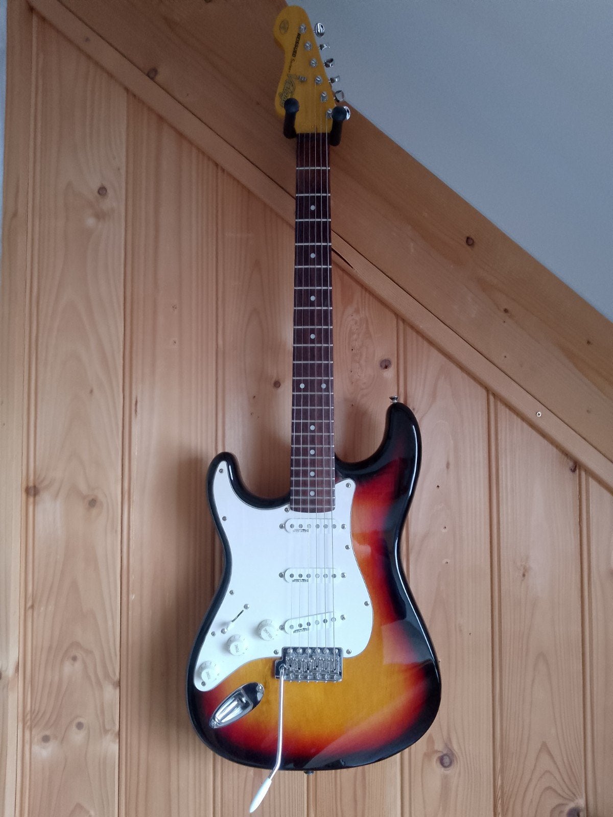 Links handige Vintage reissure V6 gitaar .Stratocaster elekt, Muziek en Instrumenten, Snaarinstrumenten | Gitaren | Elektrisch