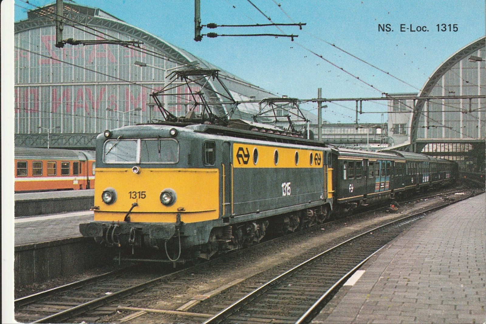 AMSTERDAM CS NS ELECTR. LOCOMOTIEF 1315 RIJTUIGEN PLAN E + W, Ophalen of Verzenden, 1960 tot 1980, Ongelopen, Noord-Holland