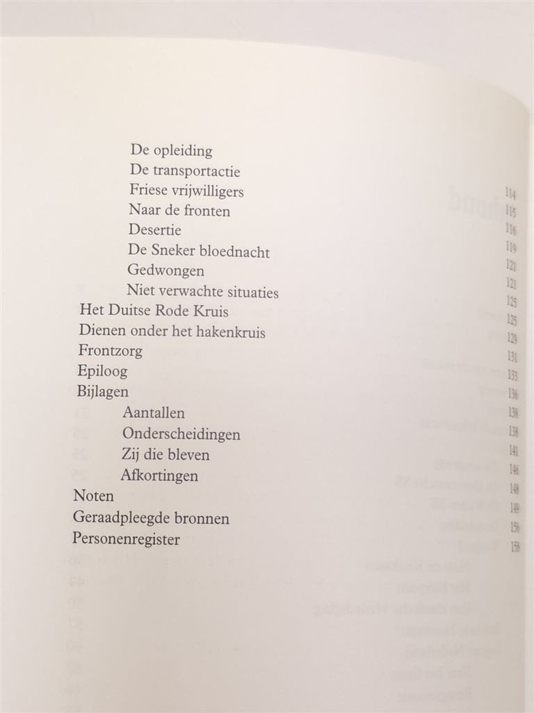 Dienen onder het Hakenkruis — Friezen in Duitse Krijgsdienst, Ophalen of Verzenden, Tweede Wereldoorlog, Gelezen, Overige onderwerpen